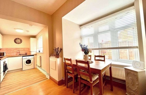 Hayling Island Apartment | Seaside Snug by Honeywhite Homes