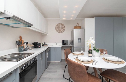 Mouille Point Apartment | Seaside Studio in Mouille Point