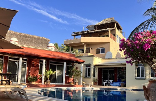 Hidalgo House | SEASIDE VACATION WITH GARDENS AND POOL