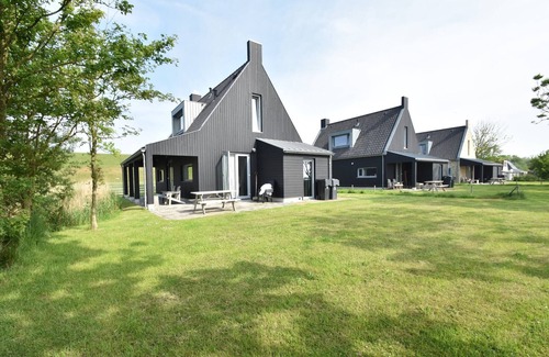 Koehool Villa | Seaside Villa with Garden