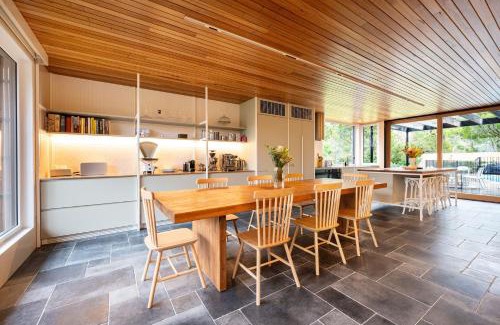 Somers House | Seasom with pool and spa in beautiful Somers