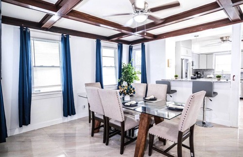 East End House | Seaview Ave House-4BR/8PPL Retreat