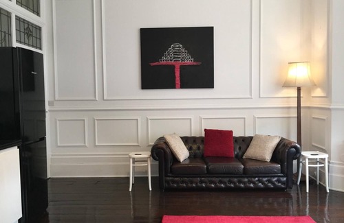 Hove Apartment | Seaview Brighton Apartment. 100m from beach , cafa’s ,bars, restaurants