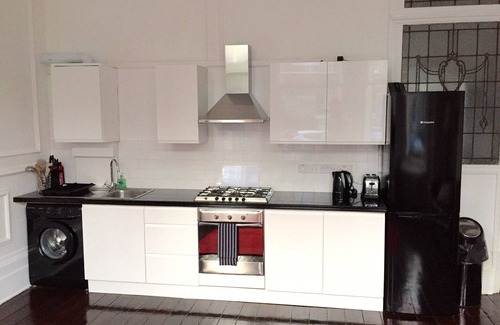 Hove Apartment | Seaview Brighton Apartment. 100m from beach , cafa’s ,bars, restaurants