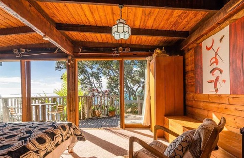 Waiwera Cabin | Seaview room on the cliff, only 7 minutes from Orewa town.