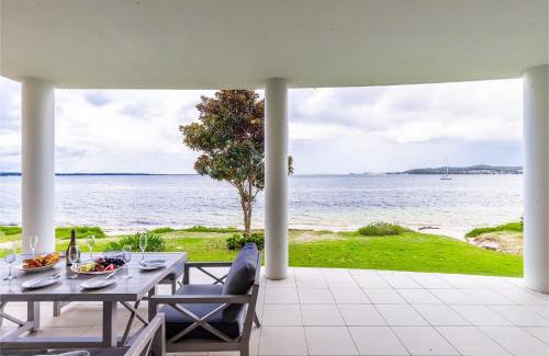 Salamander Bay Apartment | Seaview Splendour 2, 163 Soldiers Point Rd - waterfront stunning unit