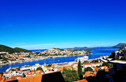 Gruz Apartment | Seaview Sunset Oasis