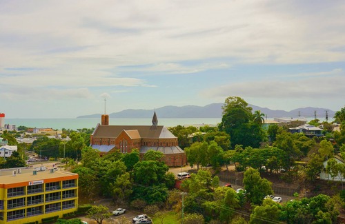 Townsville Apartment | SEAVIEWS@Dalgety| 2Bed2Bath City Apt WALK TO BEACH