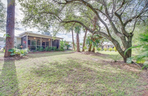 Sebastian Highlands Cottage | Sebastian Home w/Screened Lanai: 8 Mi to Beach!