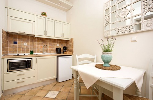 Agios Gordios House | Sebastians Family Hotel & Taverna