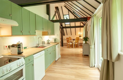 Bottlesford Cottage | Secluded rural cottage with private garden, 15 mins to pub and cafe