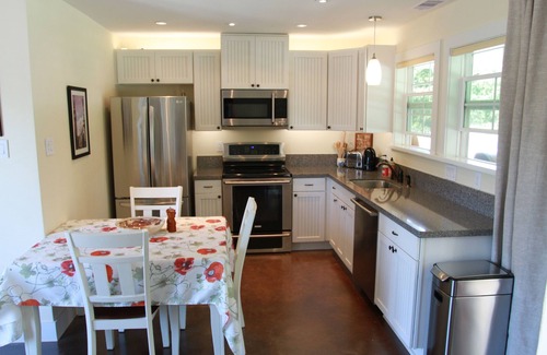 Brenham House | Secluded 1 BR cottage on over 7 acres 4.5 mi from Chappell Hill