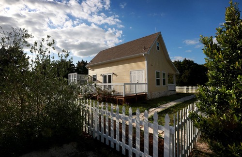 Brenham House | Secluded 1 BR cottage on over 7 acres 4.5 mi from Chappell Hill