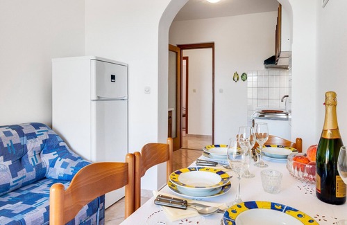 Kukci Apartment | Secluded Apartment in Poreč with Garden