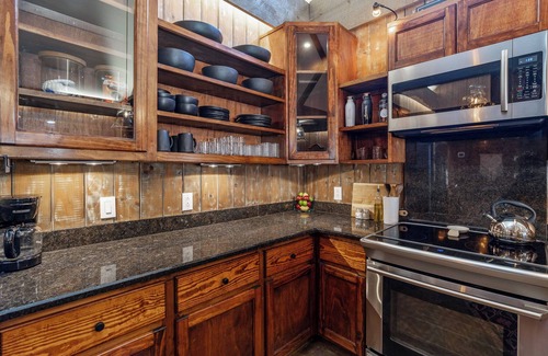 Ashley Oaks Cabin | Secluded Cabin in the Woods Close to It All