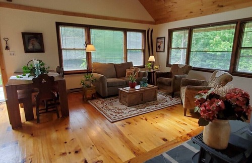 Summit Cabin | Secluded Cabin in the Woods.