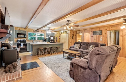 Sunset House | Secluded cabin surrounded by mountains, waterfalls, wildlife, and 50,000 acres