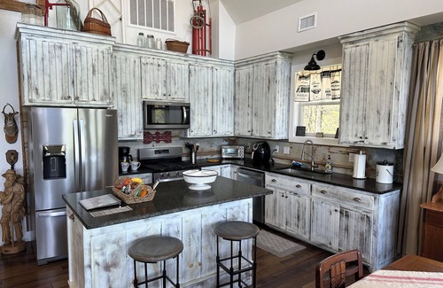 Dardanelle Cabin | Secluded Chickalah Mt. retreat overlooking beautiful Harkey Valley!