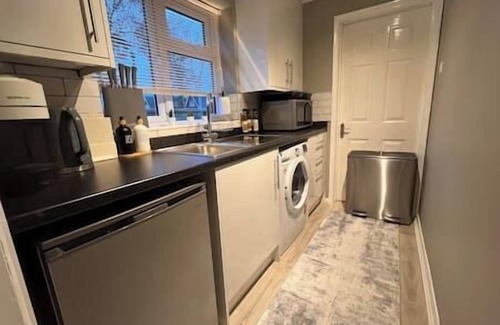 Camberley Apartment | Secluded Cosy Annex with free parking. Sleeps 4