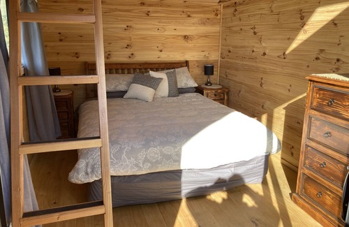 Brightwater Cottage | Secluded Cottage with views. Pet-Friendly with kennel