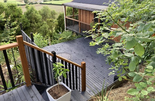 Brightwater Cottage | Secluded Cottage with views. Pet-Friendly with kennel