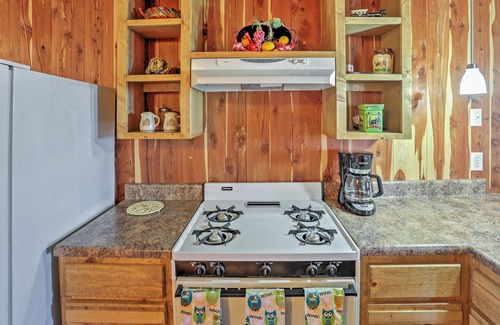 Everton Cabin | Secluded Everton Retreat w/Ozark Mountain Views!