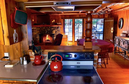 Idyllwild Cabin | Secluded "Hidden Heaven" Vintage Cabin on Strawberry Creek, Walk to town