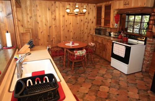 Idyllwild Cabin | Secluded "Hidden Heaven" Vintage Cabin on Strawberry Creek, Walk to town
