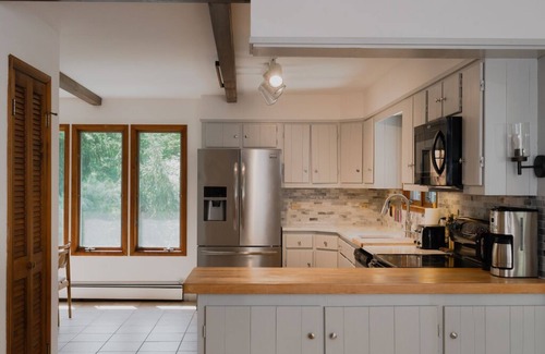New Paltz House | Secluded House with hot tub at base of Shawangunk Ridge