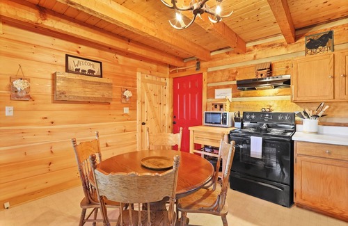 Lansing Cabin | Secluded log cabin w/hot tub and wood burning fireplace near West Jefferson