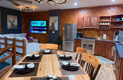 South Bloomingville Cabin | Secluded, Luxuriously Remodeled, Gaming, Hot Tub!