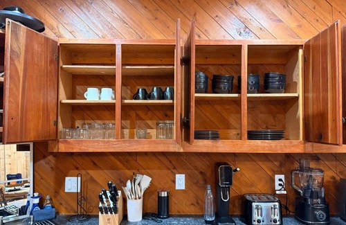 South Bloomingville Cabin | Secluded, Luxuriously Remodeled, Gaming, Hot Tub!