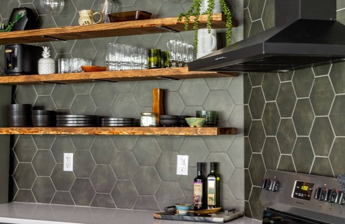 Bella Vista House | Secluded Mod Lodge - On Trail Near Waterfall - 2 King Suites!