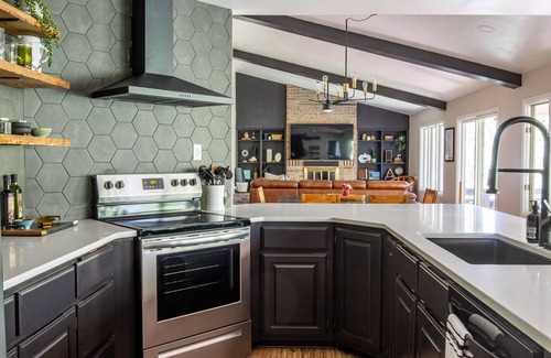 Bella Vista House | Secluded Mod Lodge - On Trail Near Waterfall - 2 King Suites!