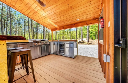 Oxford Cabin | Secluded Modern Cabin Surrounded by Trees