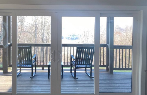 Byrdstown Cottage | Secluded New Cottage, Minutes From Sunset Marina Overlooking Pendergrass Creek