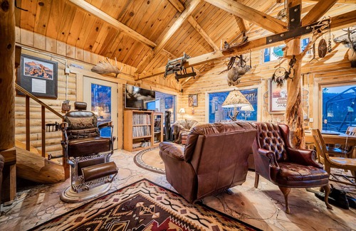 Estes Park House | Secluded Offgrid Backcountry Lodge in Natl Forest