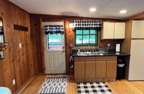 Pequot Lakes Cabin | Secluded, quaint, updated 2 Bdrm on the Lake, Fire pit, wildlife, biking
