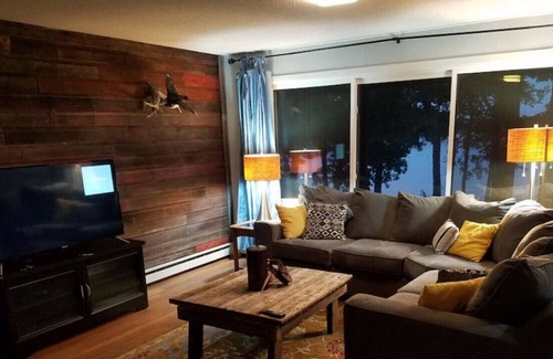 Pelican Rapids Cabin | Secluded Retreat at Stunning Lakefront Estate