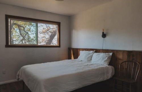 Dunlap House | Secluded rustic 2-bedroom cabin on private land