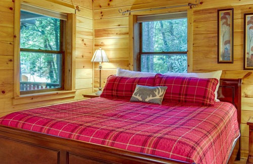 Burnsville Cabin | Secluded & Rustic Cabin on South Toe River!