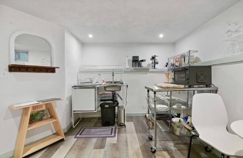 Manito House | Secluded South Hill Suite