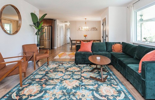 Dickerson Road House | Secluded, Spacious Retreat with Sports Field - Only 13 mins to Downtown!