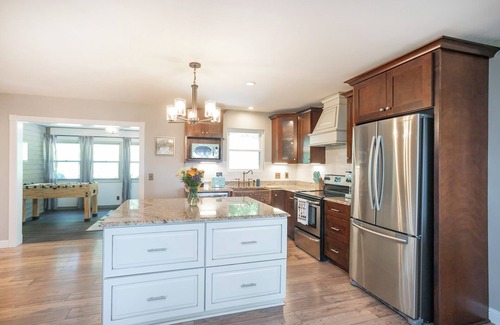 Dickerson Road House | Secluded, Spacious Retreat with Sports Field - Only 13 mins to Downtown!