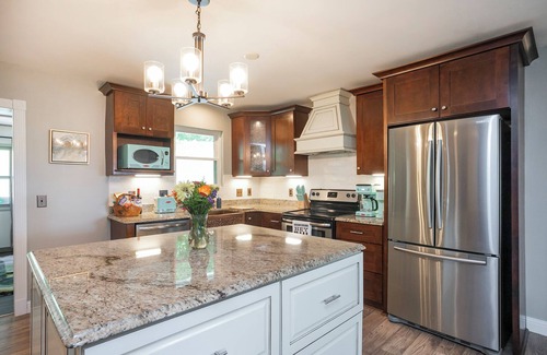 Dickerson Road House | Secluded, Spacious Retreat with Sports Field - Only 13 mins to Downtown!