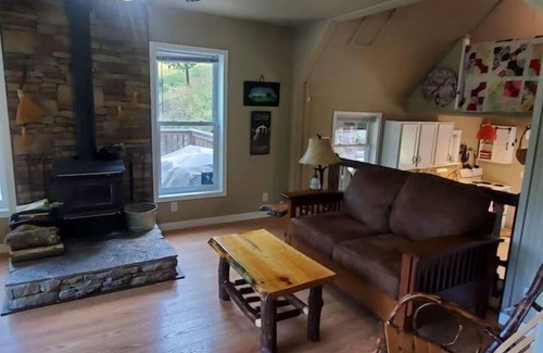 Ronceverte Cabin | Second Creek Cabin - Rustic Mostly 20 Wooded Acres