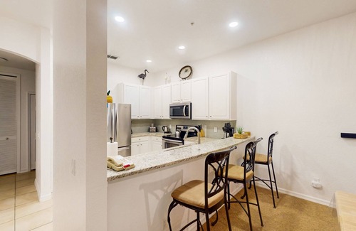 Bahama Bay Condo | Second-Floor Condo with Balcony & Shared Sauna, Tennis Court, Gym, Basketball