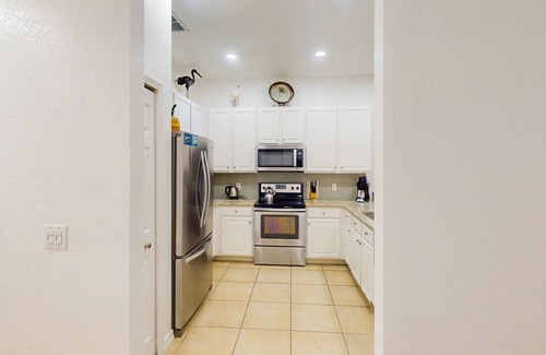 Bahama Bay Condo | Second-Floor Condo with Balcony & Shared Sauna, Tennis Court, Gym, Basketball