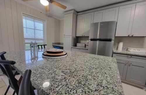 Iowa Apartment | Secret Cajun Retreat Peaceful Corner Stay - HAR 2