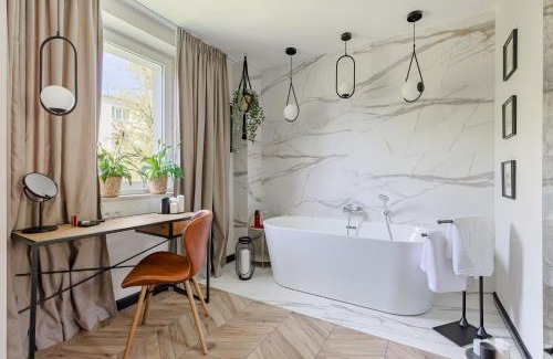 Okecie Apartment | Secret Garden Apartment